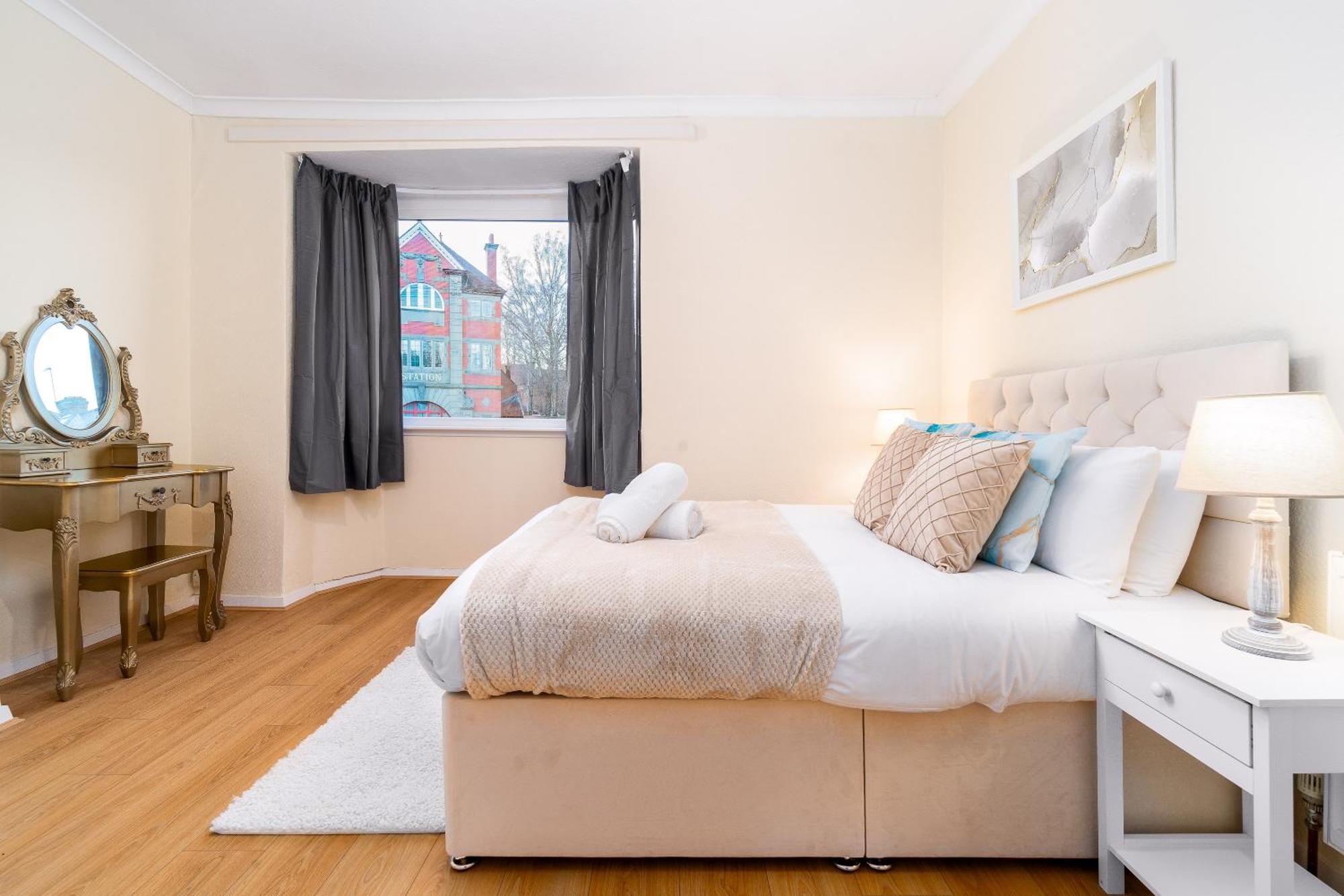Luxury 3 Bedroom House - Harborne - Parking - Garden - Wifi & Netflix 122G Birmingham Eksteriør bilde