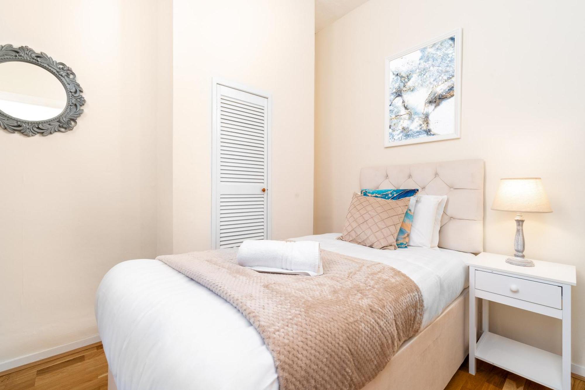 Luxury 3 Bedroom House - Harborne - Parking - Garden - Wifi & Netflix 122G Birmingham Eksteriør bilde