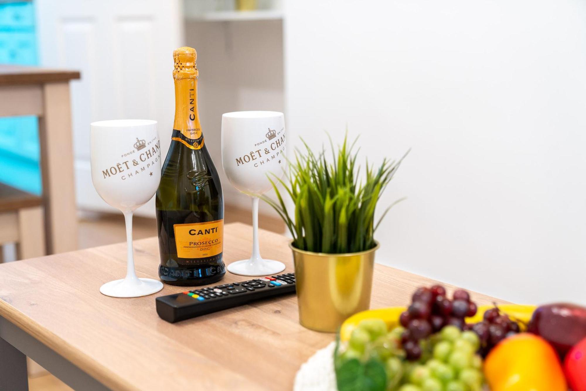 Luxury 3 Bedroom House - Harborne - Parking - Garden - Wifi & Netflix 122G Birmingham Eksteriør bilde