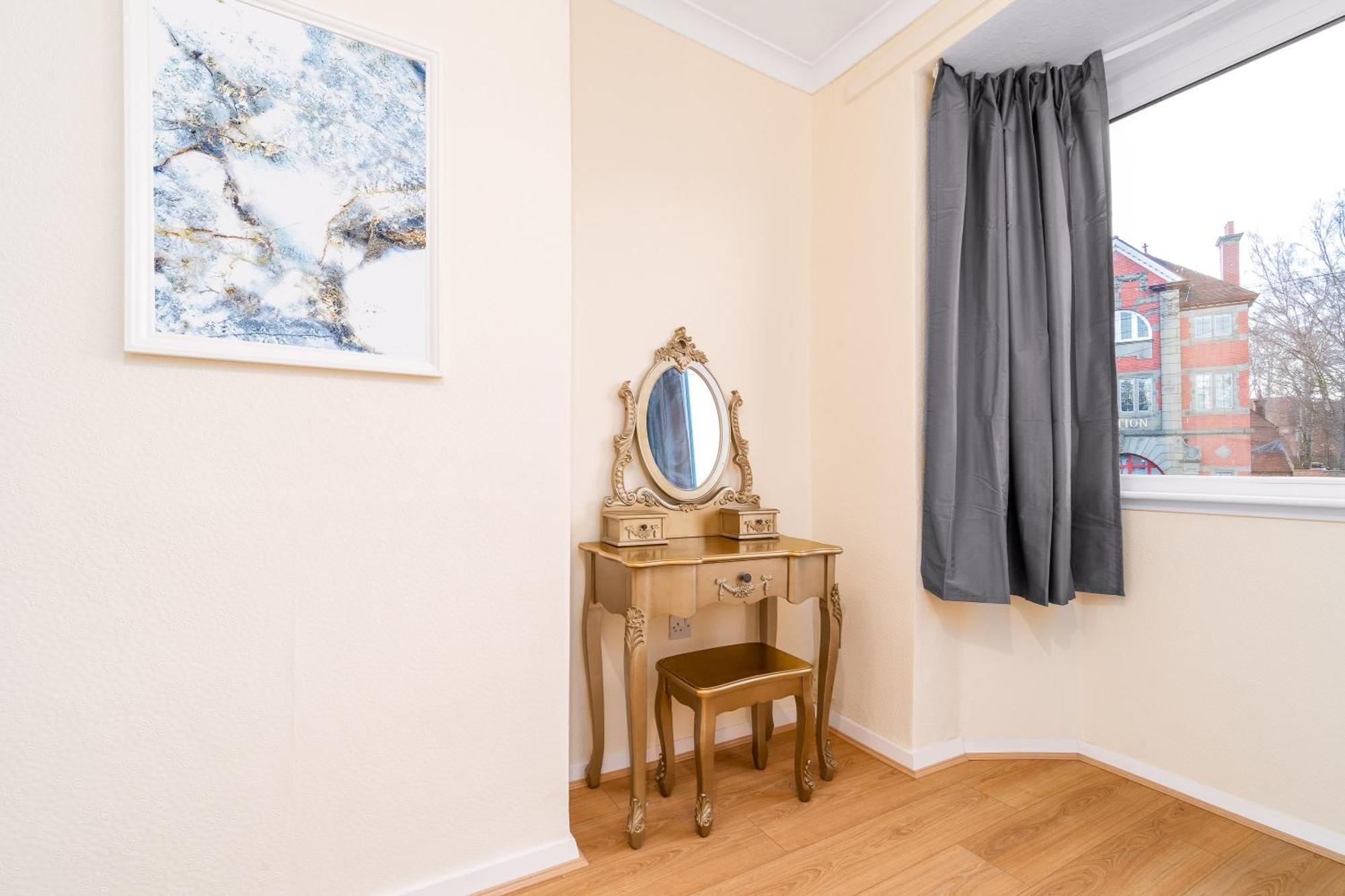 Luxury 3 Bedroom House - Harborne - Parking - Garden - Wifi & Netflix 122G Birmingham Eksteriør bilde